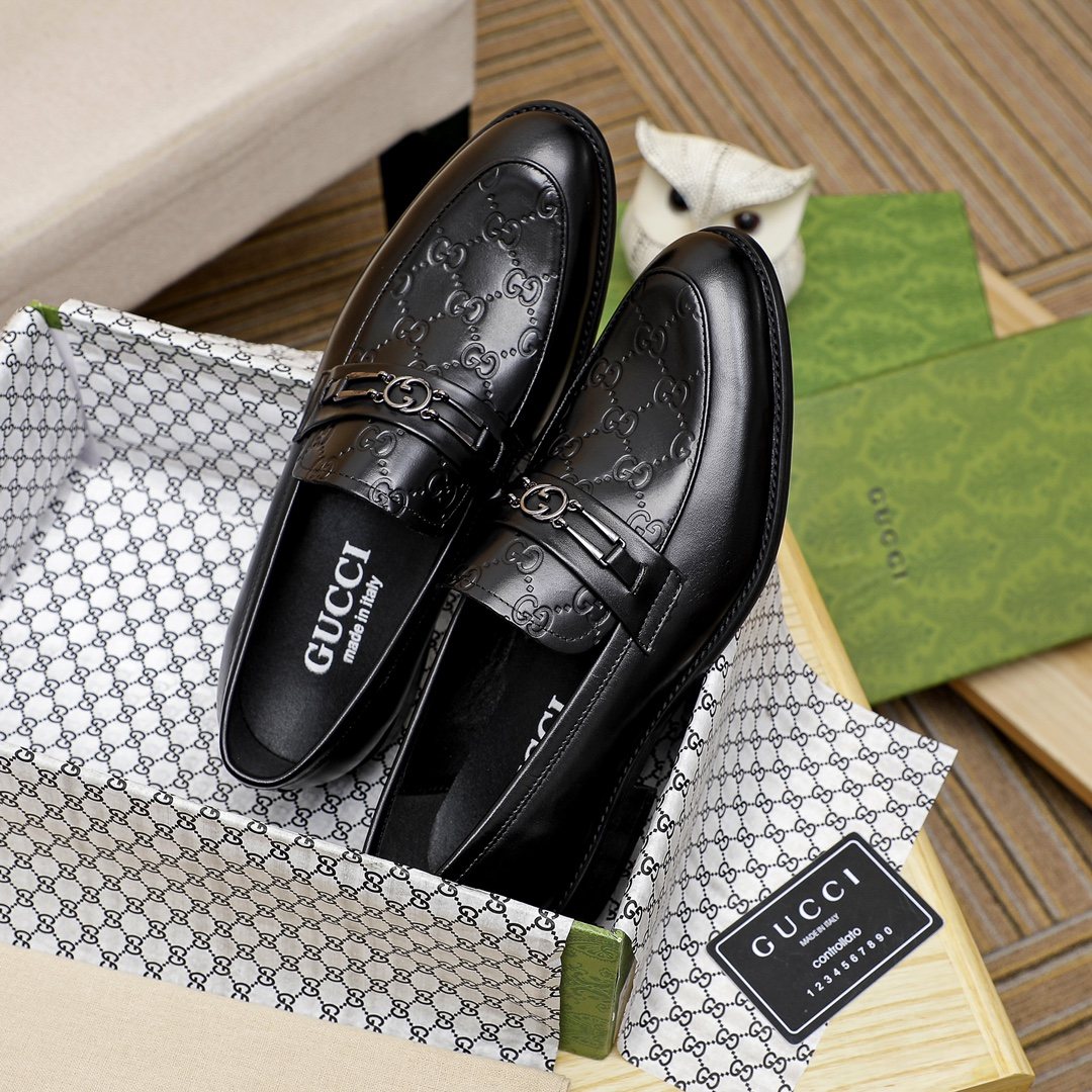 Gucci Black Textured Slip-On Loafers — front