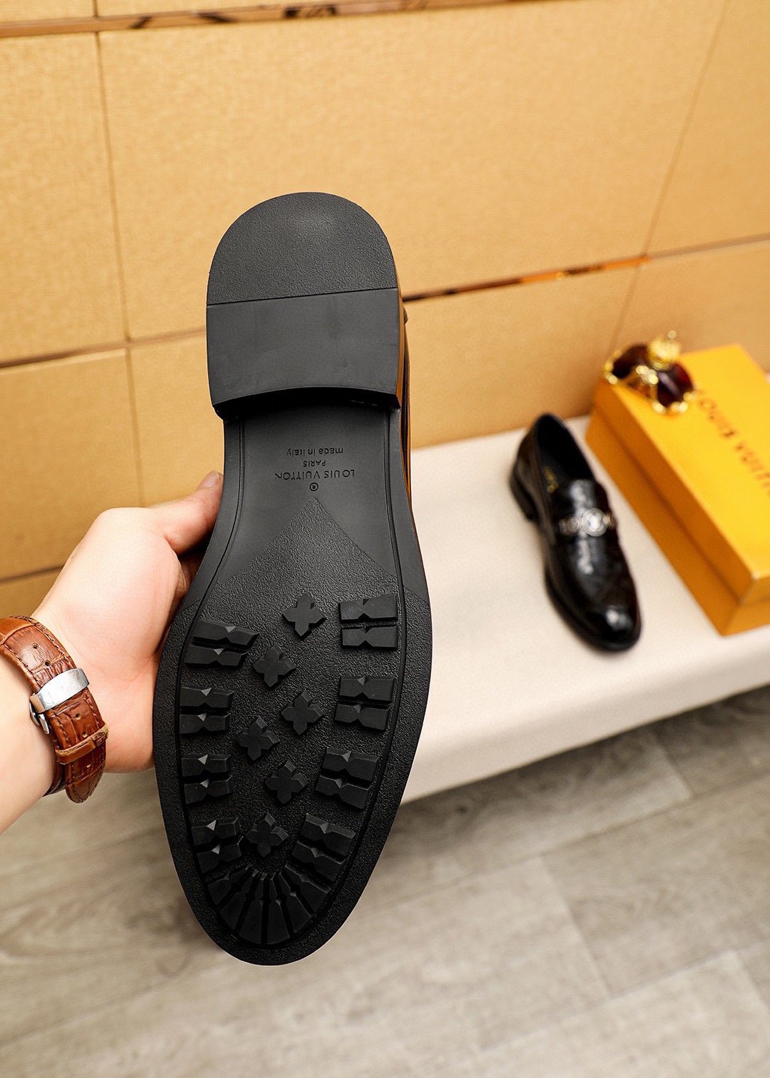微商相册测试鞋子-Louis Vuitton Black Embossed Buckle Slip-On Shoes — front