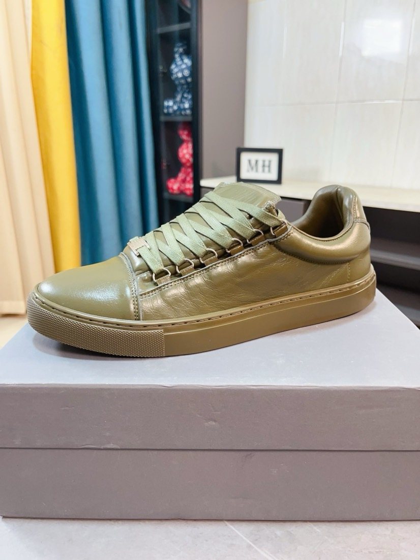 Balenciaga Textured Lace-Up Low-Top Sneakers — front