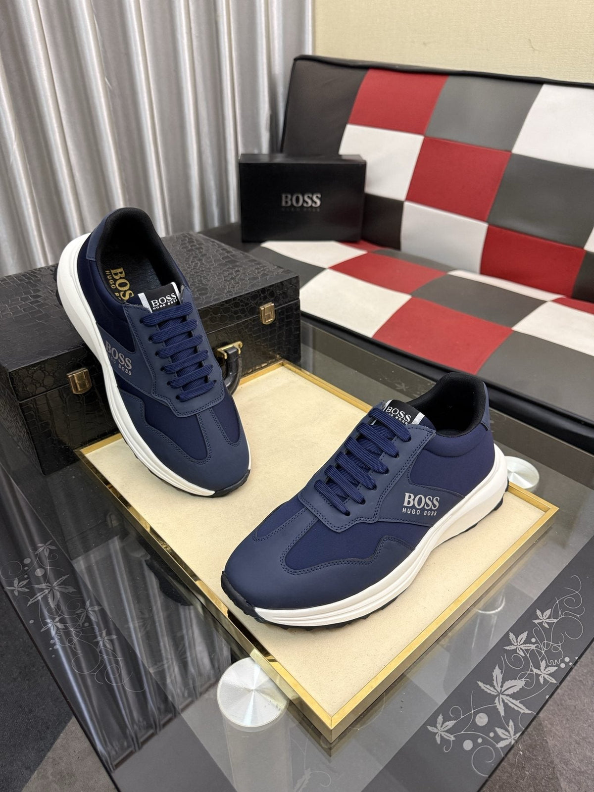 微商相册测试鞋子-BOSS Lace-Up Low-Top Sneakers — front