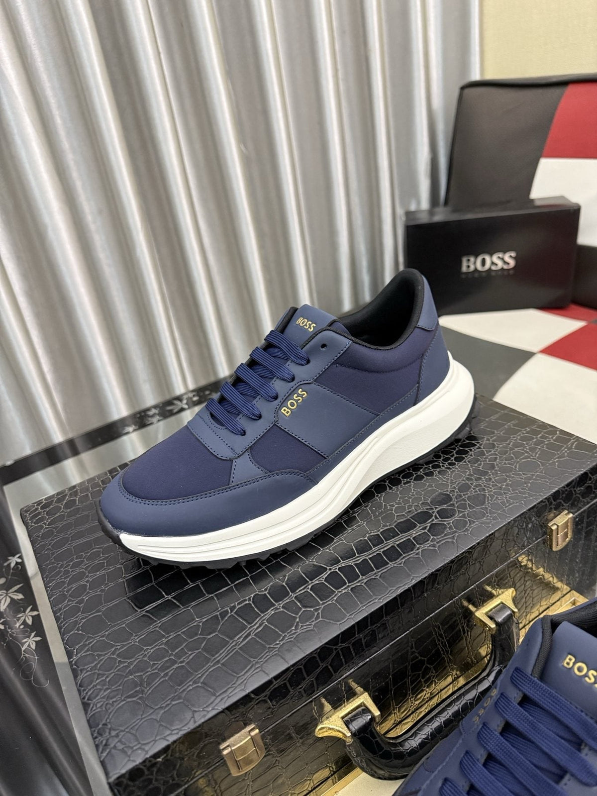 微商相册测试鞋子-BOSS Layered Low-Top Sneakers — front