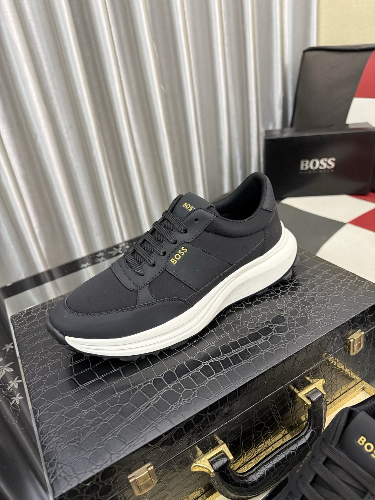 微商相册测试鞋子-BOSS Layered Low-Top Sneakers — front