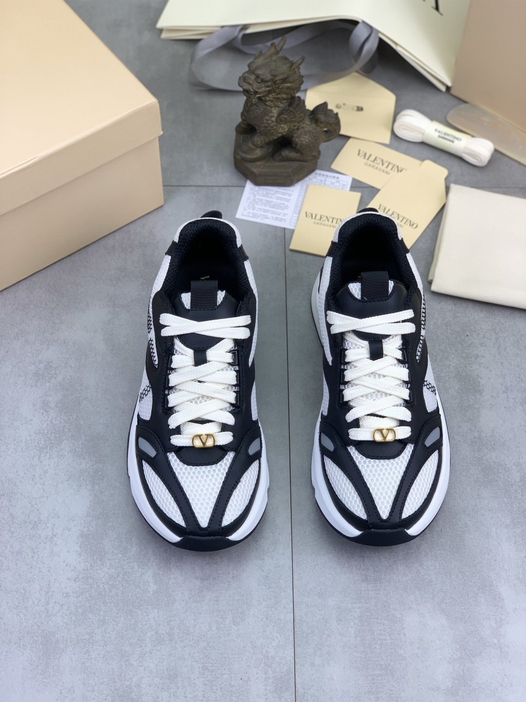 微商相册测试鞋子-Valentino Mesh Panel Sneakers — front