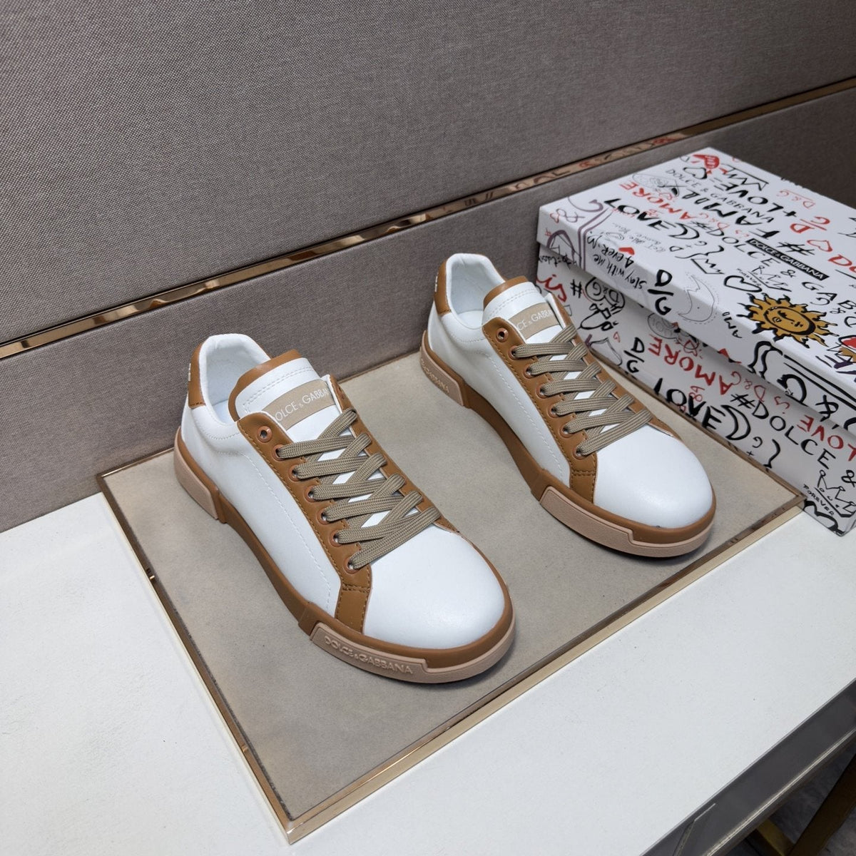 Dolce & Gabbana White Black Low-Top Sneakers — front