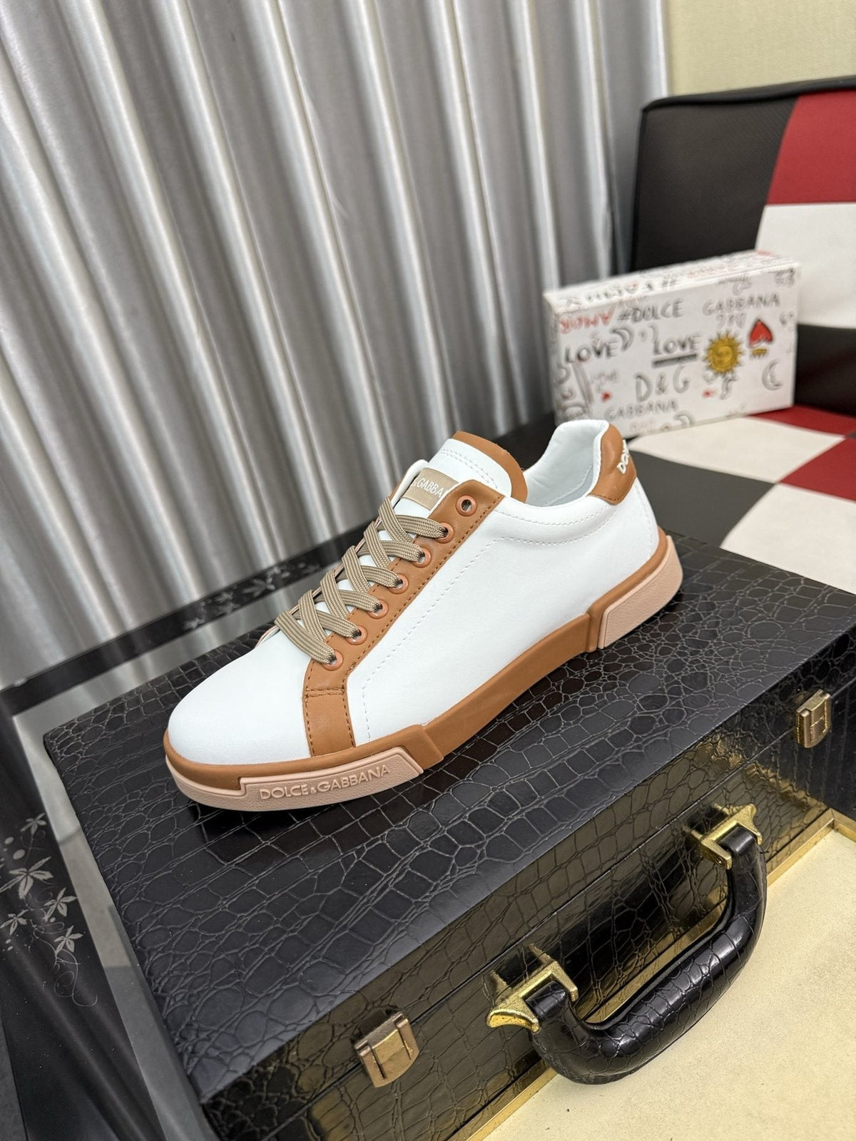 Dolce & Gabbana Low-Top Lace-Up Sneakers — front