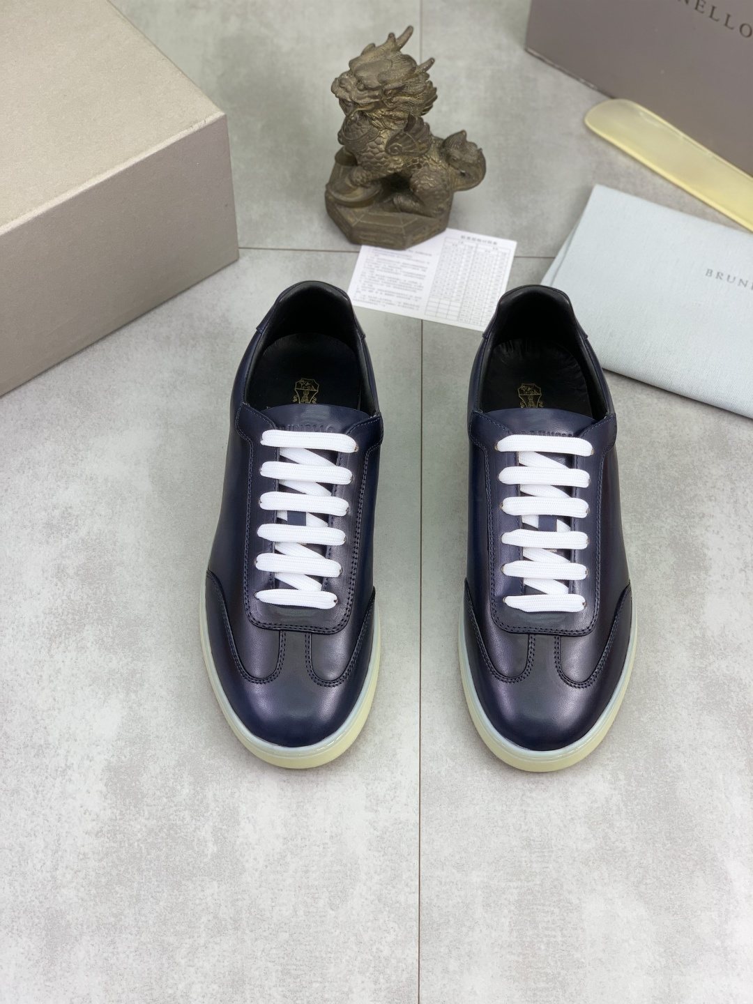 微商相册测试鞋子-Brunello Cucinelli Leather Low-Top Sneakers — front