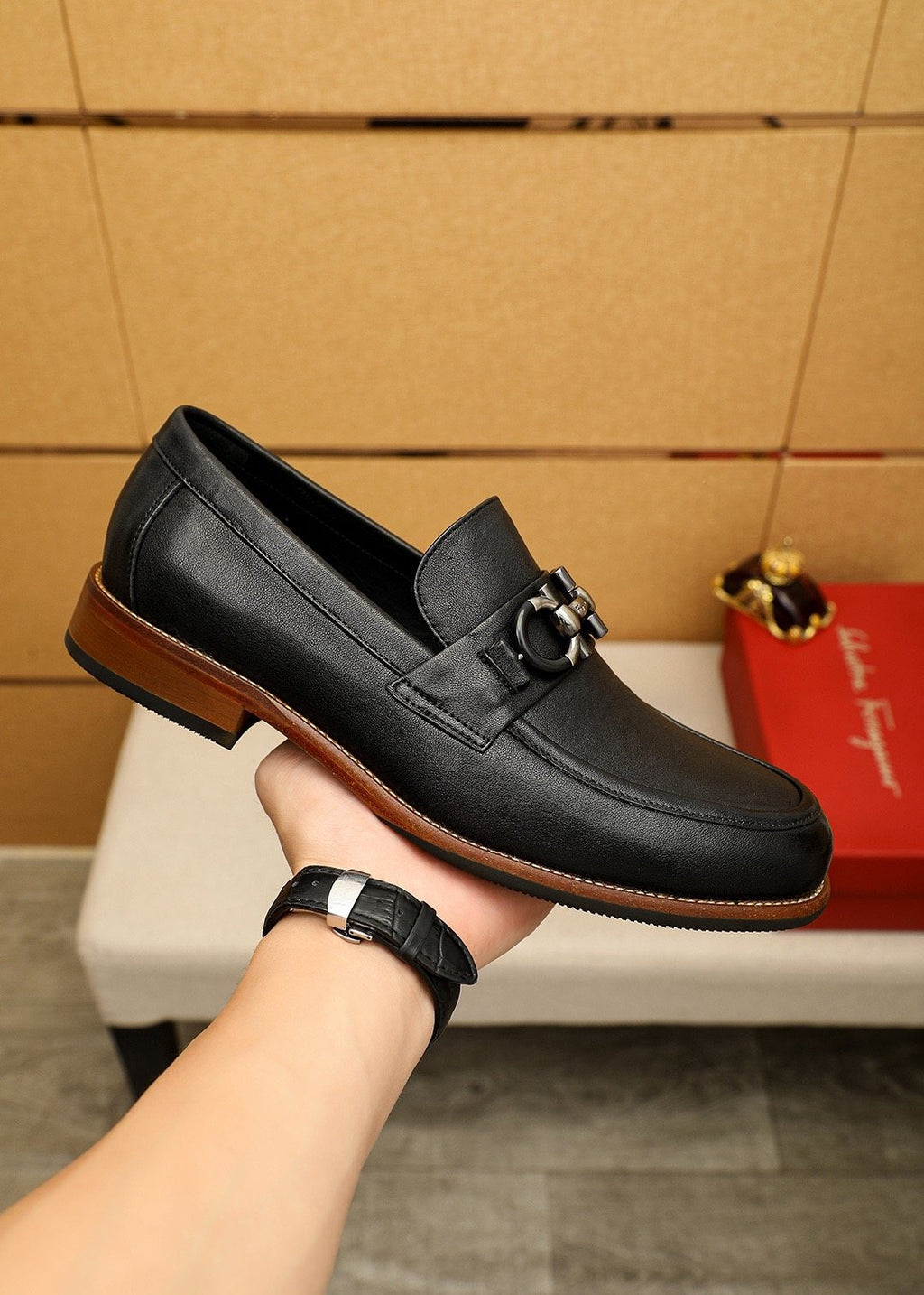 微商相册测试鞋子-Salvatore Ferragamo Men's Leather Bit Loafers — model