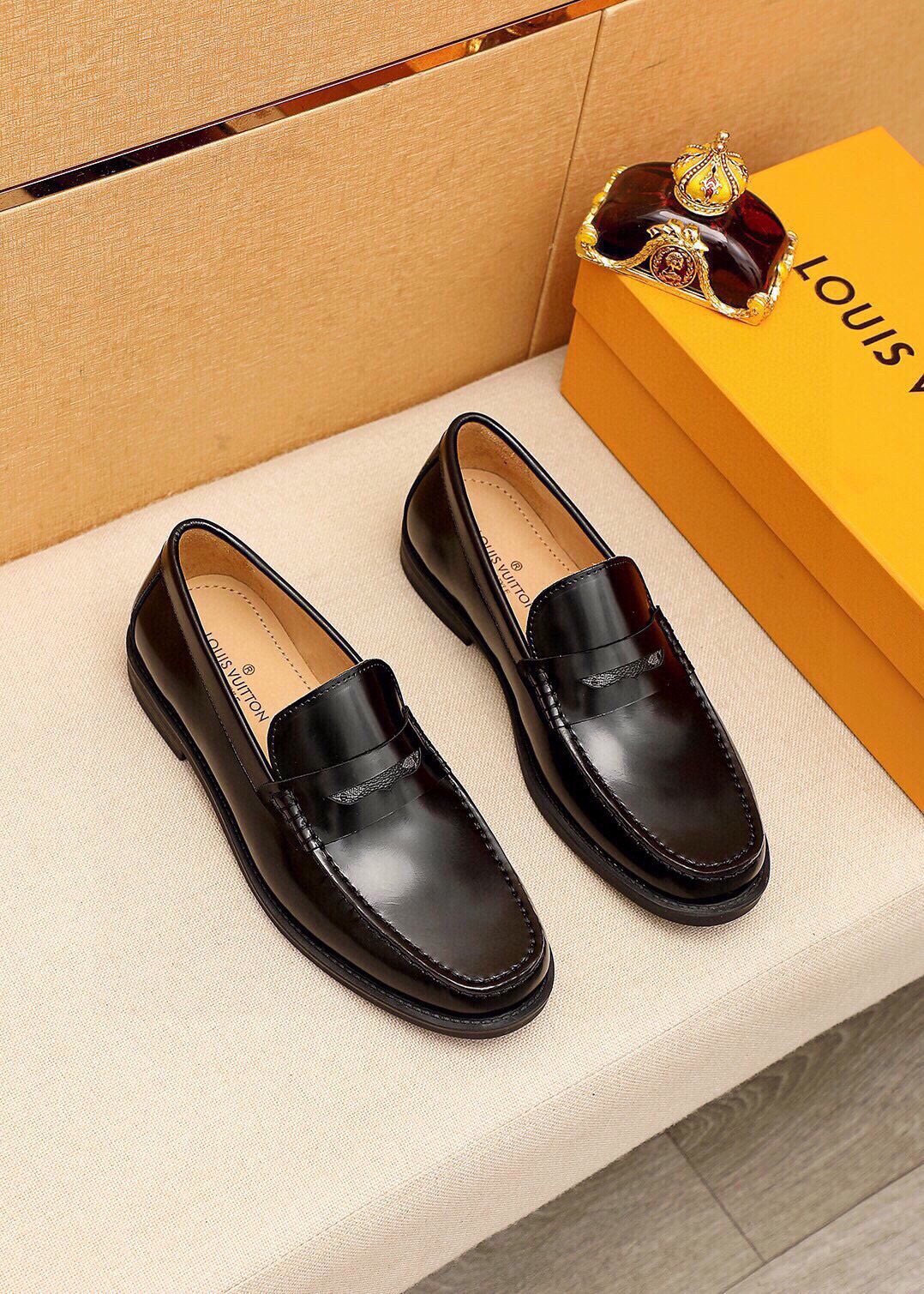 微商相册测试鞋子-Louis Vuitton Penny Loafers — front