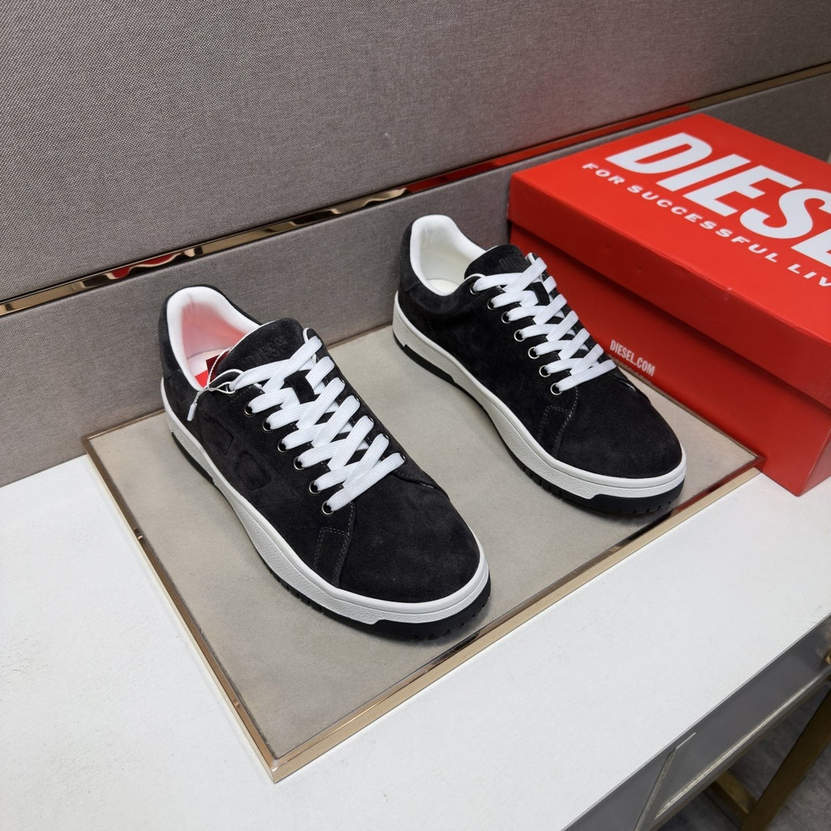 DIESEL Low-Top Lace-Up Sneakers — front